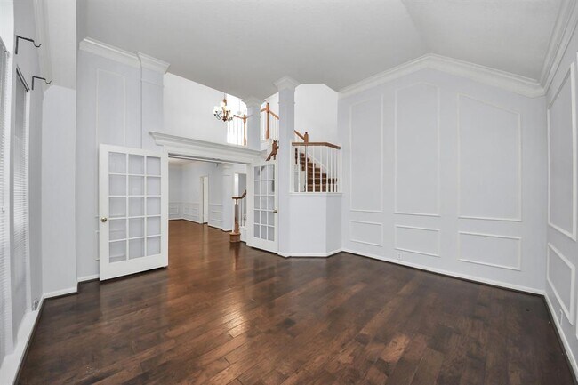 Building Photo - 623 Airybrook Ln