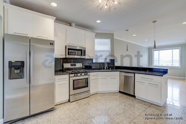 Building Photo - 786 42nd Ave