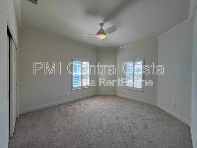Building Photo - 124 Molly Way