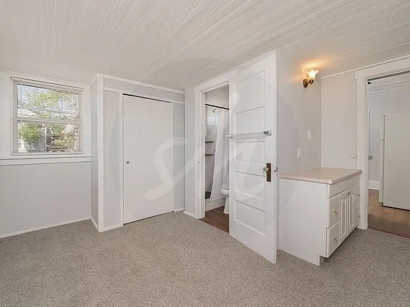 Building Photo - 317 E Monument St