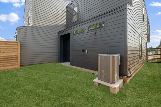 Building Photo - 4110 Cortlandt St