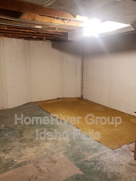 Building Photo - 670 L St