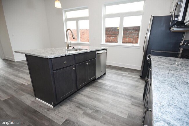 Building Photo - 6164 Ridge Ave