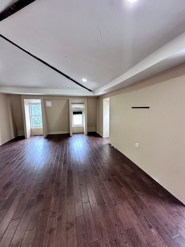 Building Photo - Charming 3 Bedroom Home in Mt.Joy!