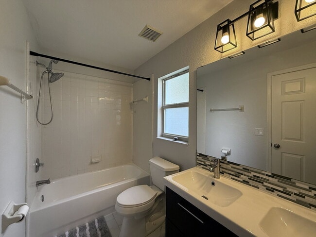 Building Photo - 1084 Amanda Kay Cir