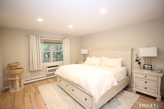 Building Photo - 30 Maple Tree Ave