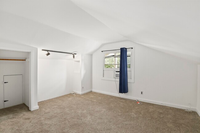 Bedroom #3 / Bonus (U/S) - 490 MacDonald St