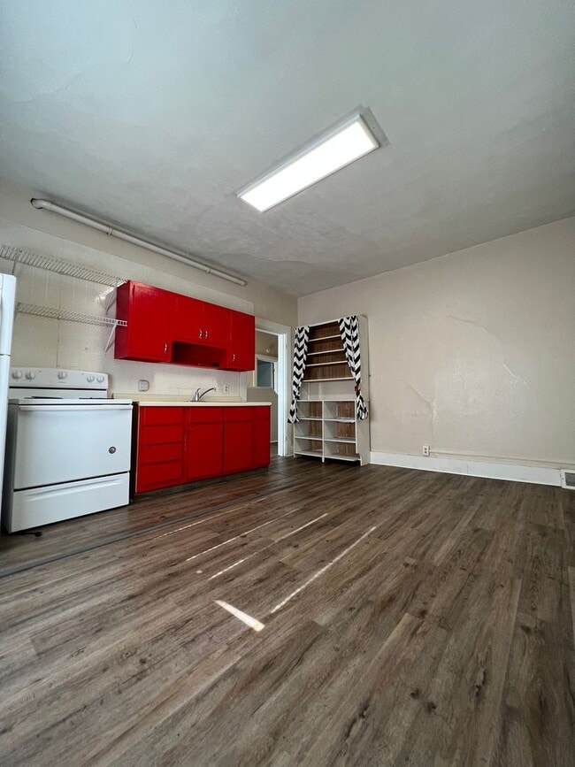 Primary Photo - Hoff - 16 - 11th St N
