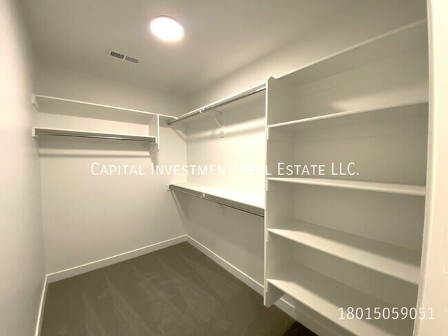 Building Photo - 11541 Engelmann Dr