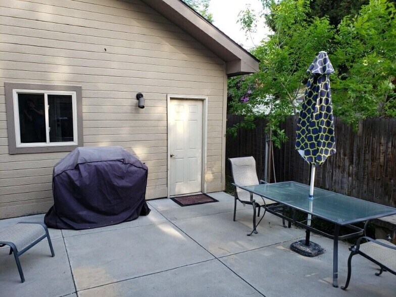 Building Photo - 106 N Hot Springs Dr