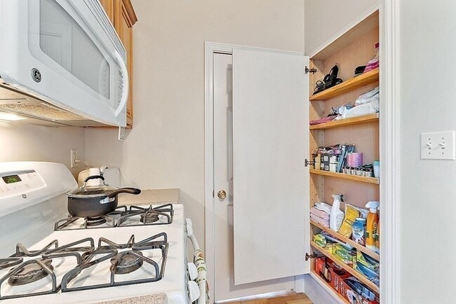Building Photo - Unique, Renovated 2-Bed Apartment in Quiet...