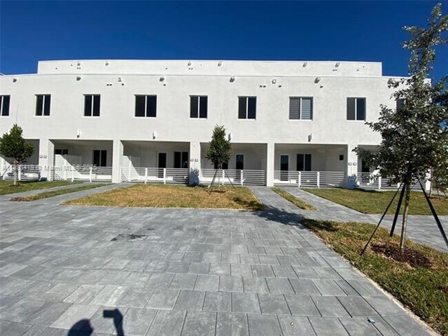 Building Photo - 10250 NW 66th St