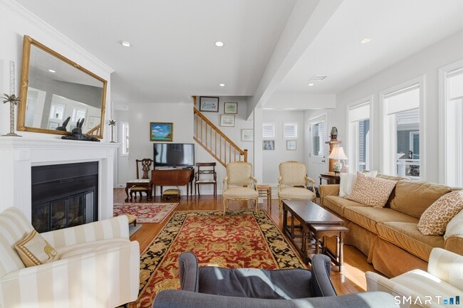 Building Photo - 2 Miller St