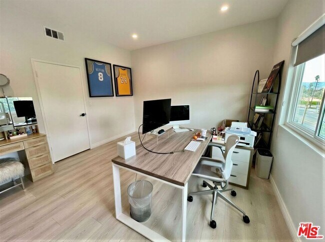 Building Photo - 5139 Balboa Blvd