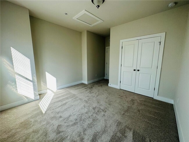 Building Photo - 1252 Windmill Pkwy