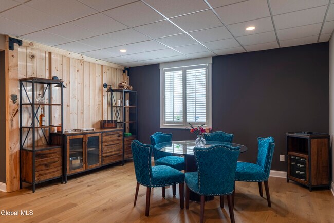 Building Photo - 5 Maria Ln