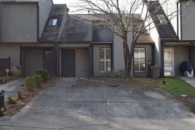 Building Photo - 272 Toweridge Dr SW