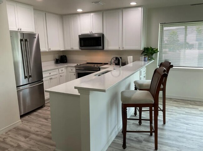 Building Photo - 485 Gulf Shore Dr