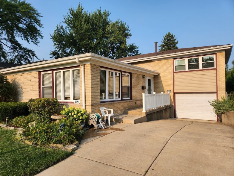 Primary Photo - 10525 Kedvale Ave