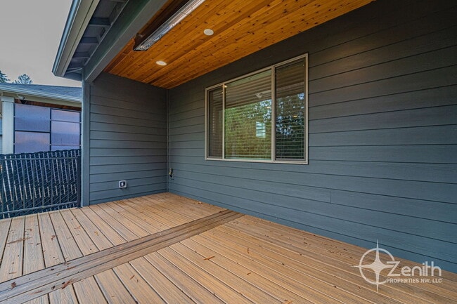Building Photo - 134 Zephyr Dr