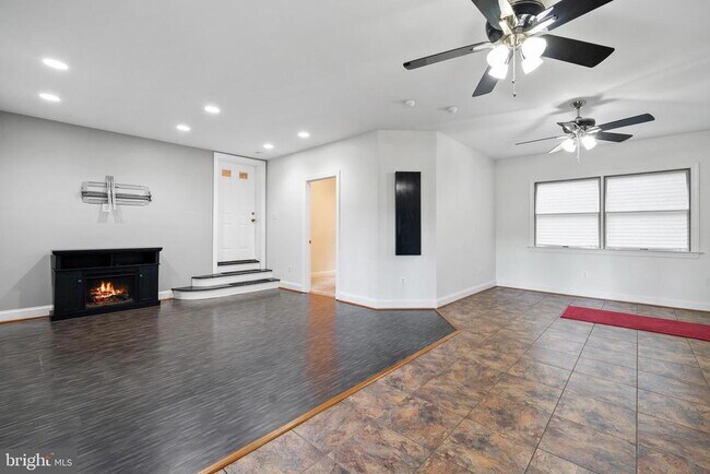 Building Photo - 44604 Smiths Nursery Rd