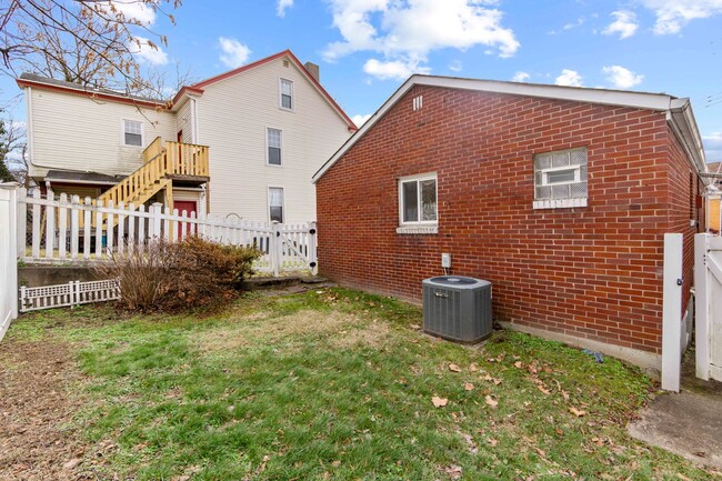 Building Photo - AVAILABLE NOW! Check out STUNNING 2-bedroom / 1.5 bath in Avalon, ready for immediate move-in!