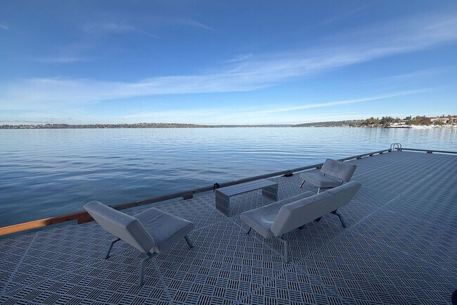 Building Photo - 2Bd/1.75Ba Kirkland Condo