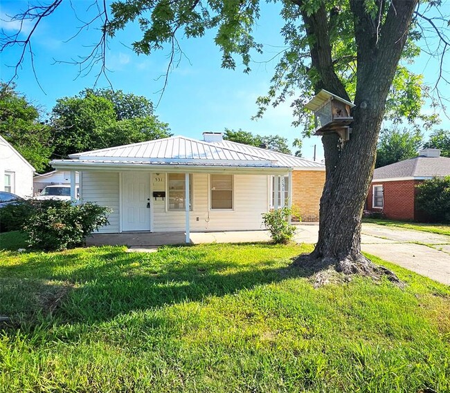 Primary Photo - 531 E Curtis Dr