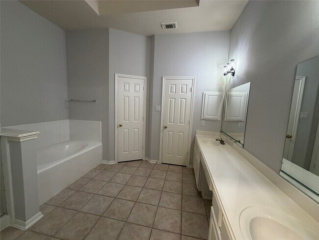 Building Photo - 3906 Alpine Cir