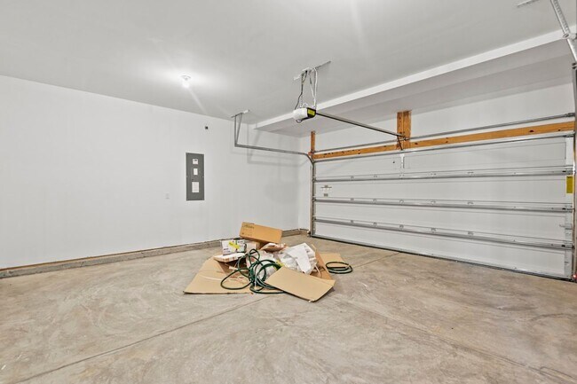 Building Photo - 3 Bedroom, 2.5 Bathroom Home in Summers Corner - Summerville