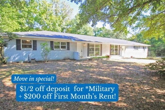 Building Photo - Northeast Pensacola Home- Entertainers Dre...