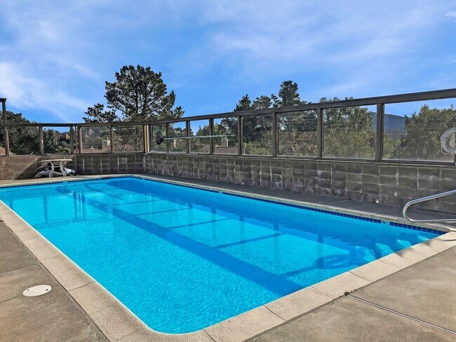 Building Photo - 532 Seaver Dr