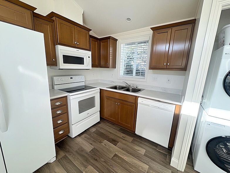 Building Photo - 8531 Kittyhawk Ave