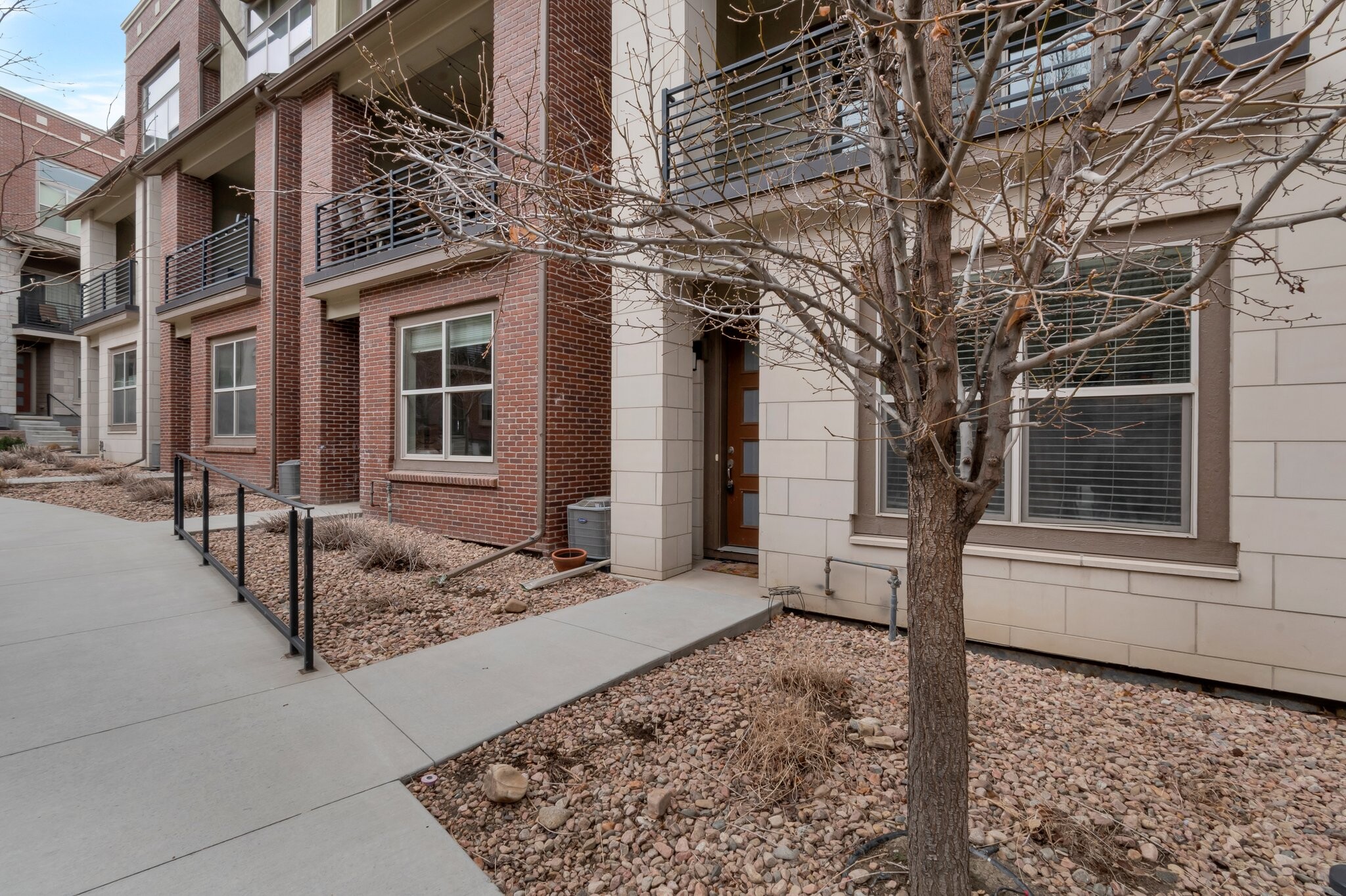 Building Photo - 415 Primrose Ln