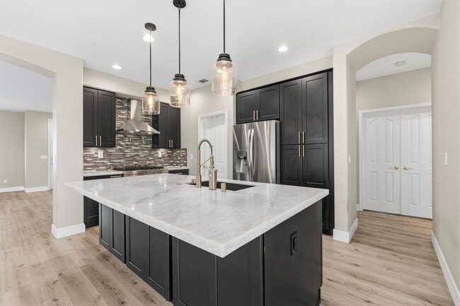 Building Photo - 601 Tamarindo Way