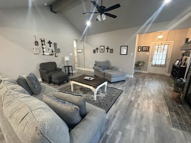 Building Photo - 4 Bed 2 bath Frenship ISD