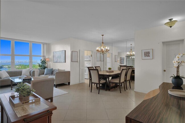 Building Photo - 4747 Collins Ave