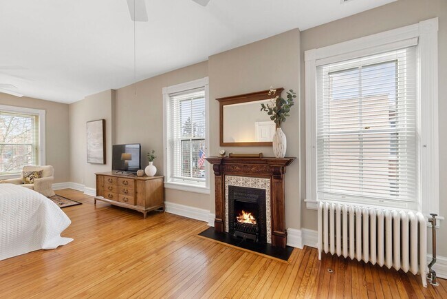 Building Photo - Beautiful 3 Bedroom Corner Lot on West Ave! ***Available 08/10/2026***