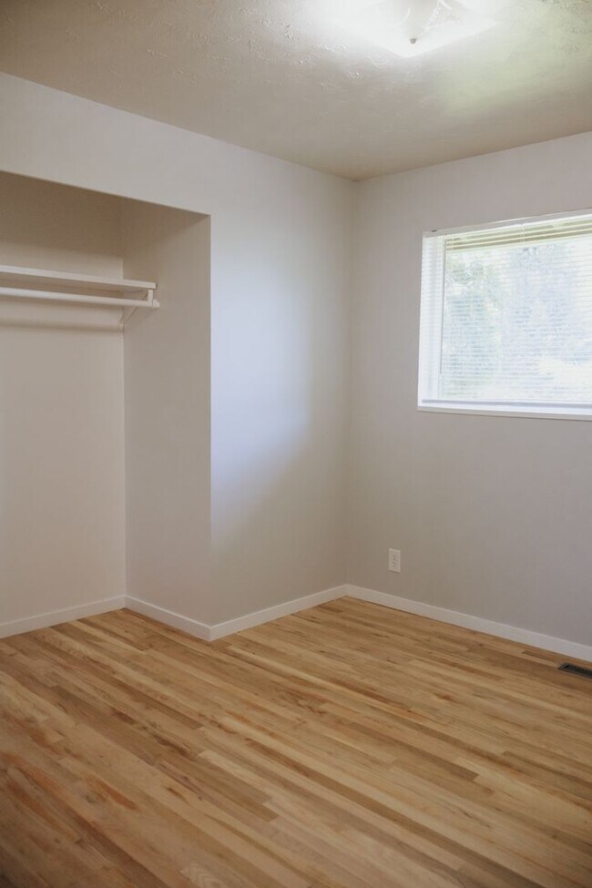 Building Photo - Charming 5 Bed, 2 Bath Home in Blackfoot, Idaho!