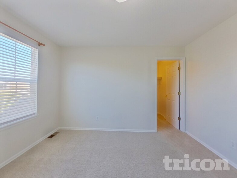 Building Photo - 1129 S Duquesne Cir