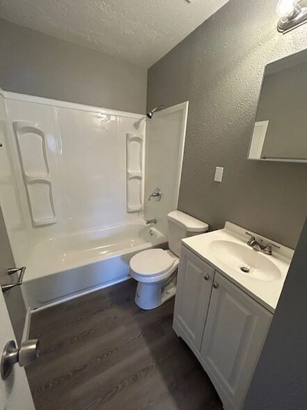 Building Photo - 6 Delores Dr