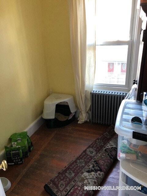 Building Photo - 40 Hillside St