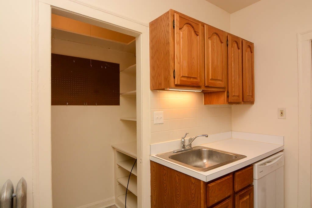 Building Photo - 4873 N Talman Ave