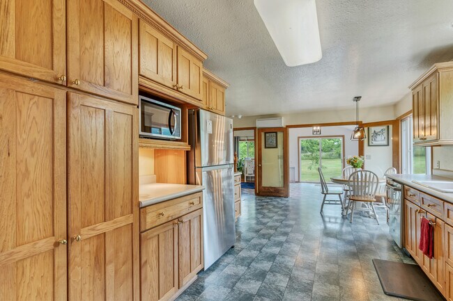 Building Photo - 3194 Crooked Finger Rd NE