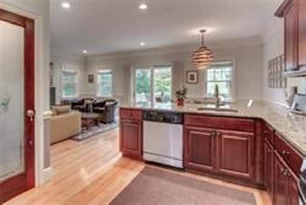 Building Photo - 68 Waverley Ave