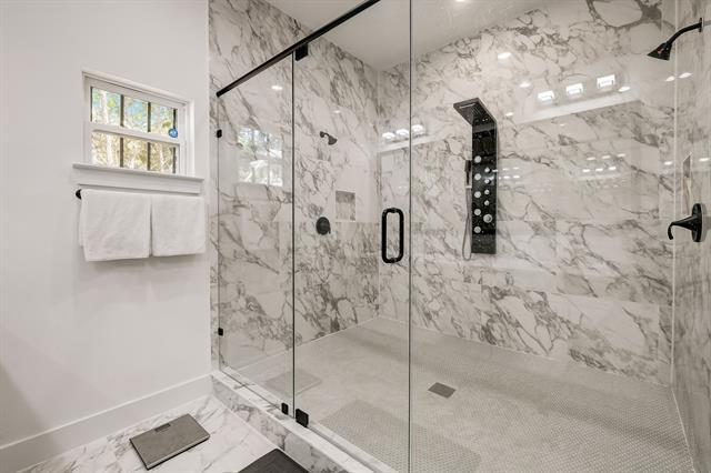 Building Photo - 2618 Carpenter Ave