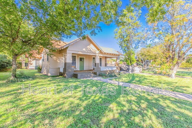 Building Photo - 609 Herring Ave