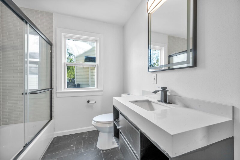 Building Photo - 1927 Hamilton Ave