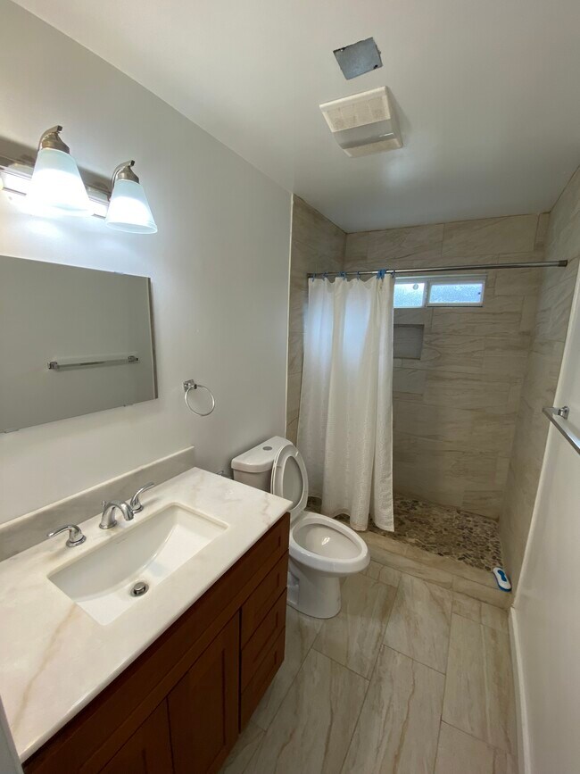 Building Photo - 1851 Magnolia Ave