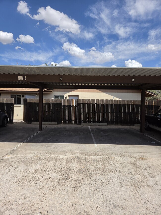 Building Photo - 6245 E Glencove Cir